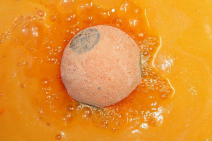 It’s time to relax! Here’s how you can make your very own autumnal bath bombs