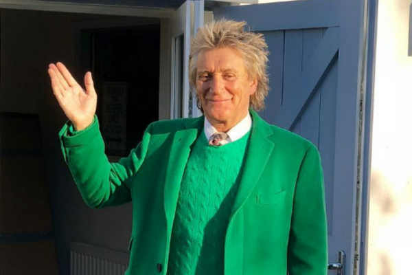Rod Stewart renting home & paying bills for Ukrainian family-of-seven refugees 