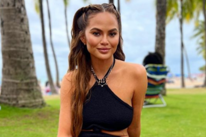 PIC: Chrissy Teigen hilariously teases due date as she poses for new bump snaps