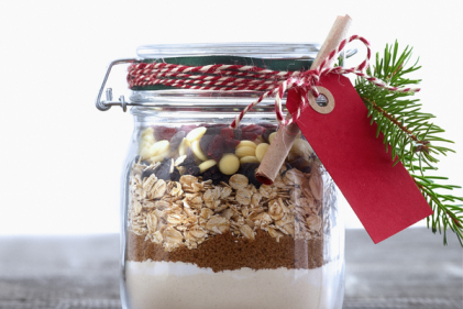 Struggling to find a last-minute Christmas gift? This cookie in a jar is perfect