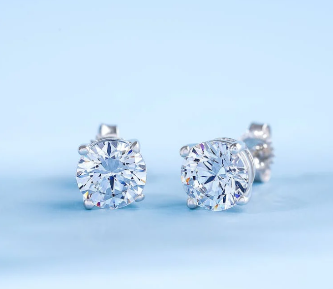 Guide to choose the ideal size for diamond stud earrings