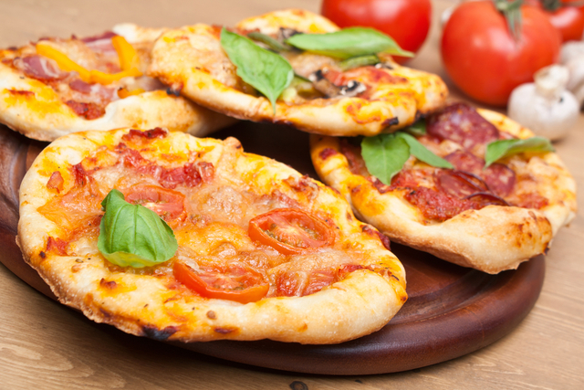 Pitta pizzas