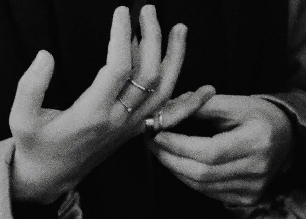 What to look for when buying a mens ring