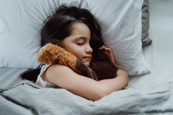 How to create a bedtime routine with the kids during bright summer evenings