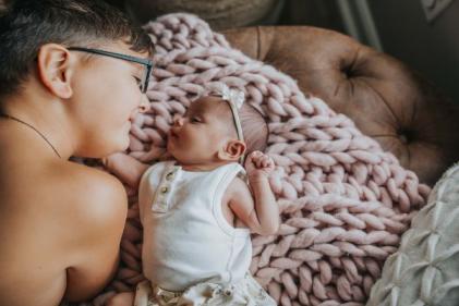 At-home photoshoot ideas for your newborn that won’t break the bank