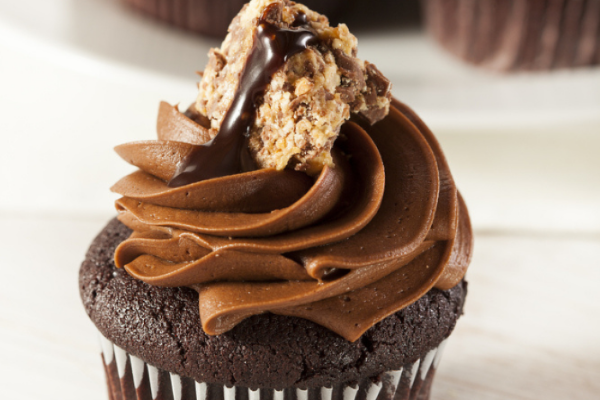 Recipe: Sinfully delicious Snickers cupcakes with salted caramel frosting