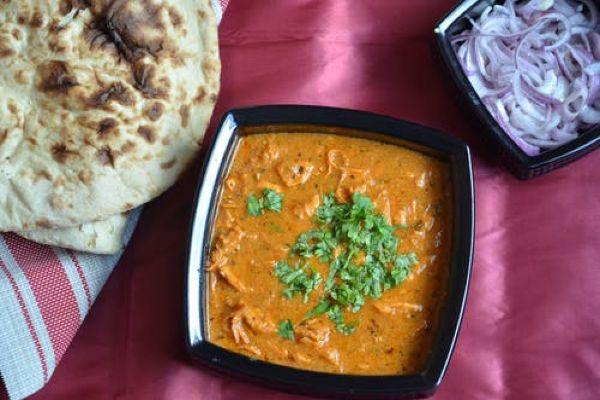 This creamy vegetarian Massaman curry is the perfect meal-planning recipe! 