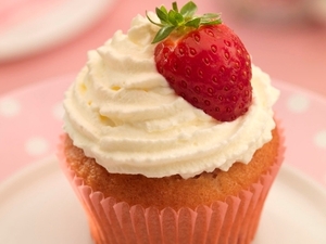 Strawberries and cream cupcakes