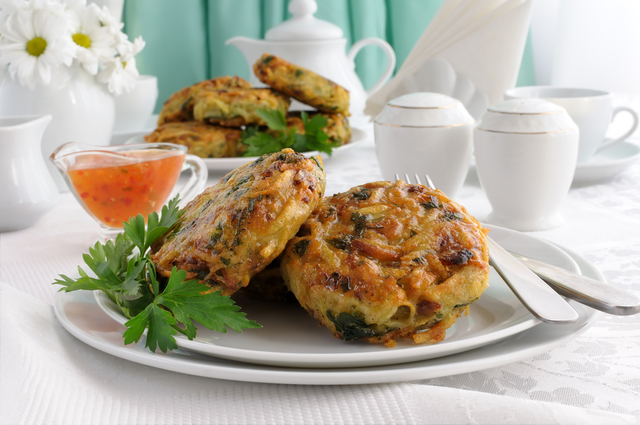 Thai chicken cakes with sweet chilli sauce