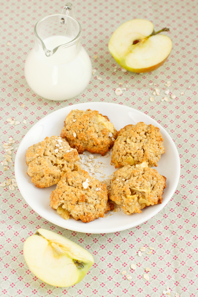 Apple oatmeal cookies