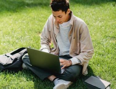 A tech expert’s guide on finding the best laptop for college