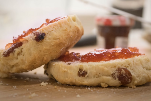 Tesco survey discovers how the Irish public prefer to indulge in their scones