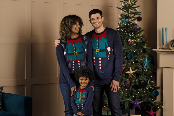 Ho ho ho! Treat yourself and your loved ones to Aldi’s cosy Christmas clothing