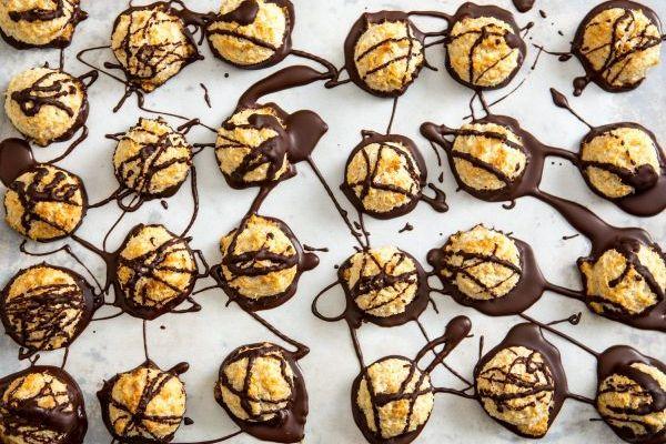 Caramel, sea salt AND coconut? Sign us up for this delicious macaroons recipe!