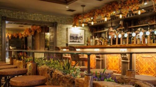 MacNeill’s at The Hardiman relaunches & its the perfect date night destination