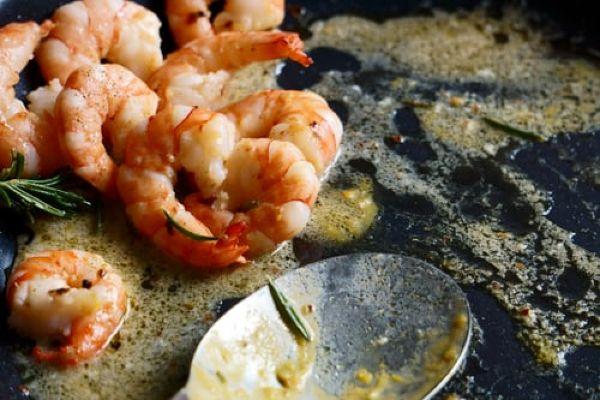 Date night coming up? Try this stunning prawn coconut lime curry recipe