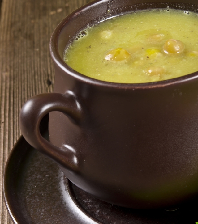 Cauldron soup (Pea and bacon soup)