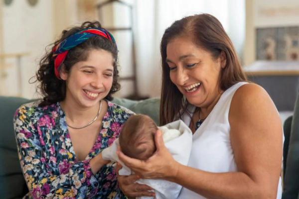  5 things to remember if you’re visiting a friend with a newborn 