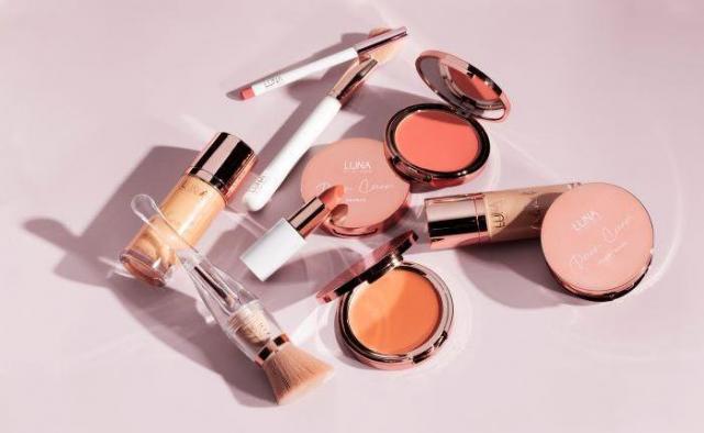 This Valentine’s Day look from LUNA by Lisa ensures glowing confidence