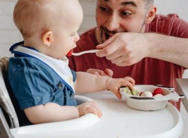Tips for weaning baby with confidence