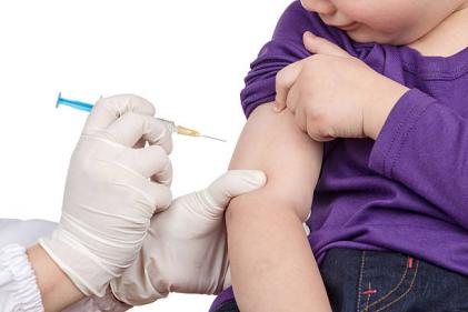 Parents concerned over new RSV & chickenpox immunisation changes for babies