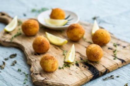 These tapas-style arancini rice balls are our new favourite appetizer recipe for the festive season