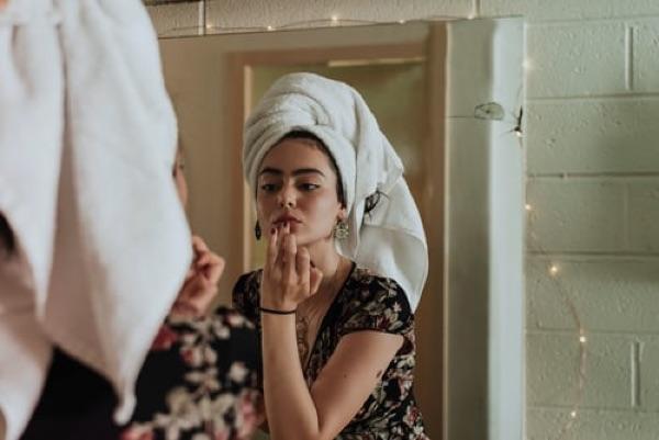 Have you got sensitive skin? These are the retinoids that are safe for you to use