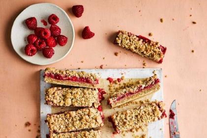 Recipe: The entire family will love these super delicious Raspberry Oat Bars