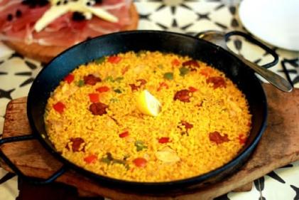 Bank Holiday Recipe: Authentic and aromatic shrimp and chorizo paella