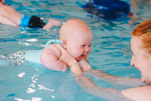 Want to take your baby to swimming classes? These are the top 10 benefits