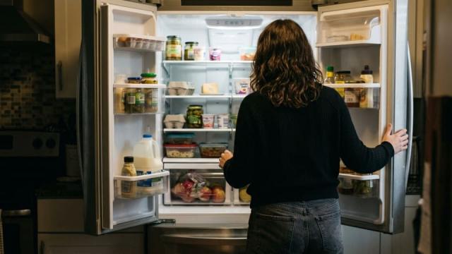 60% of us bin food unnecessarily before going on holiday this summer