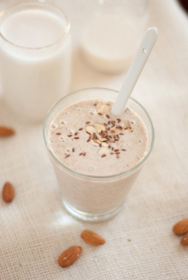 Healthy Banana almond smoothie with flax seeds