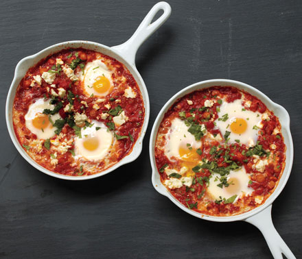 Poached eggs in tomato sauce with chickpeas and feta