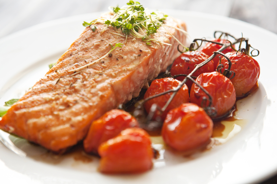 Salmon with roasted cherry tomatoes | MummyPages.ie