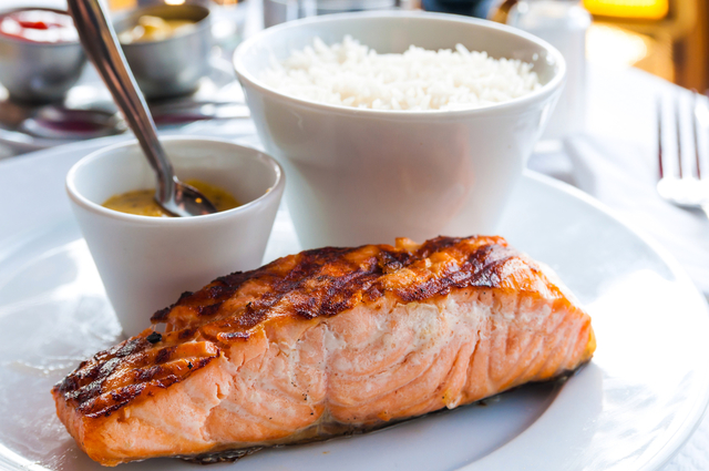 Thai salmon with cucumber and dipping sauce