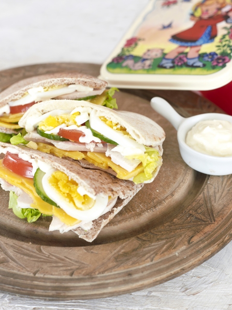 Light cob salad pitta pockets