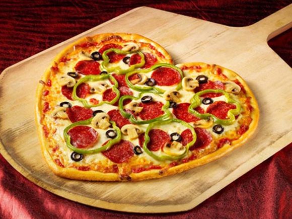 Heart-shaped-pizza