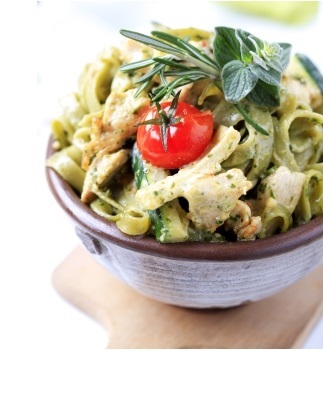 Denny deli roast chicken &amp; spinach pasta with basil pesto and cream