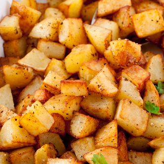 Potato and black pudding salad with beetroot cubes