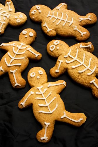 Gingerbread skeletons