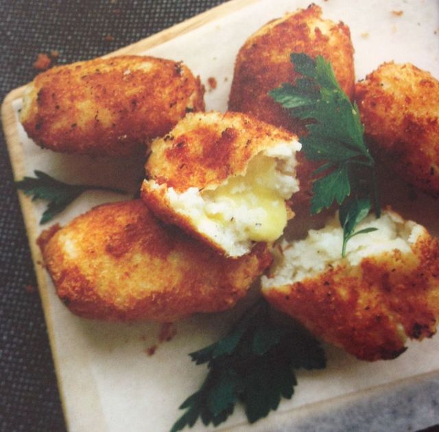 Mozzarella-stuffed croquettes