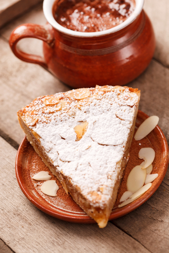 Simple almond cake