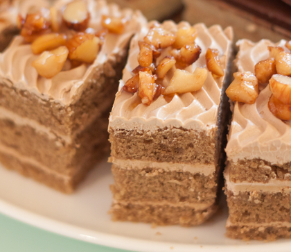 Mini coffee cakes with almonds