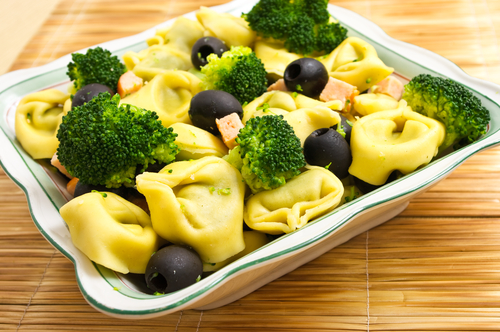 Tortellini and broccoli salad