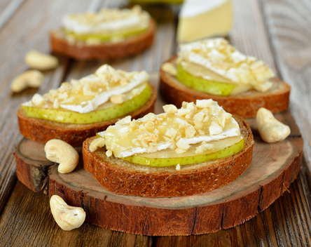 Toast with Camembert and pear topping