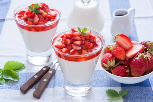 Panna cotta with strawberries