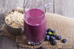Blueberry smoothie with oats