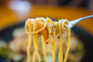 Prawns with garlic spaghetti