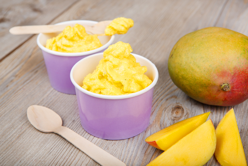 Mango frozen yoghurt