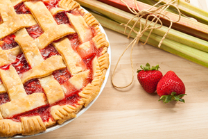 Rhubarb and strawberry pie
